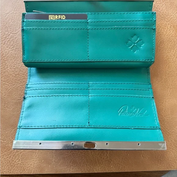 NWT PATRICIA NASH beautiful girl print Leather Wallet - Picture 2 of 5